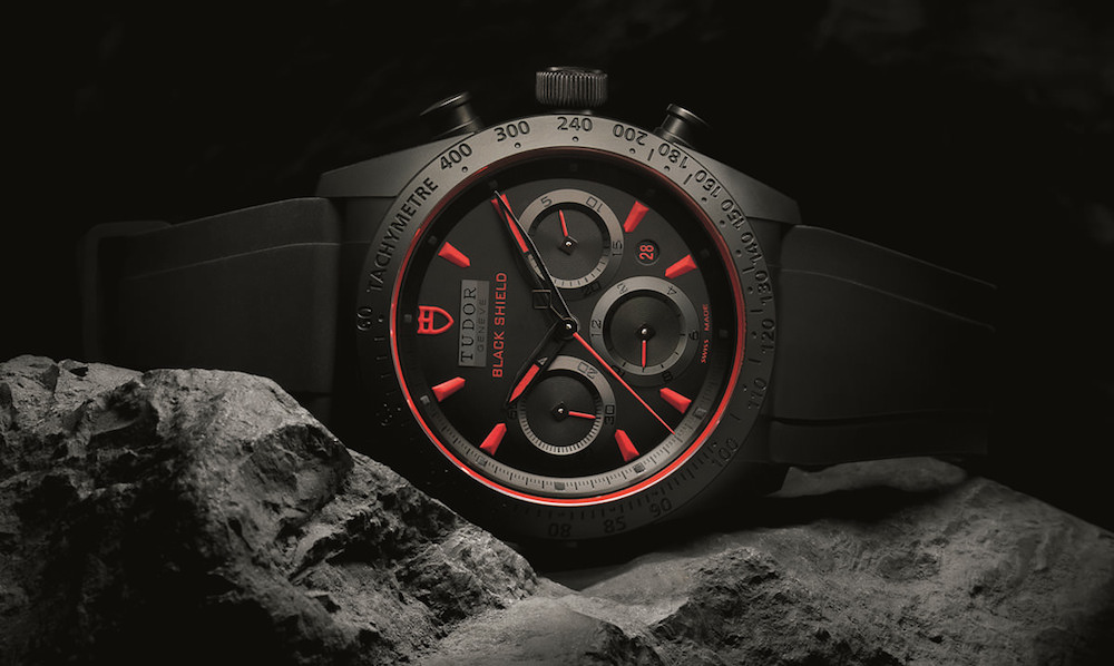 Montre homme Tudor Fastrider Black Shield chronograph rouge couchée - verygoodlord
