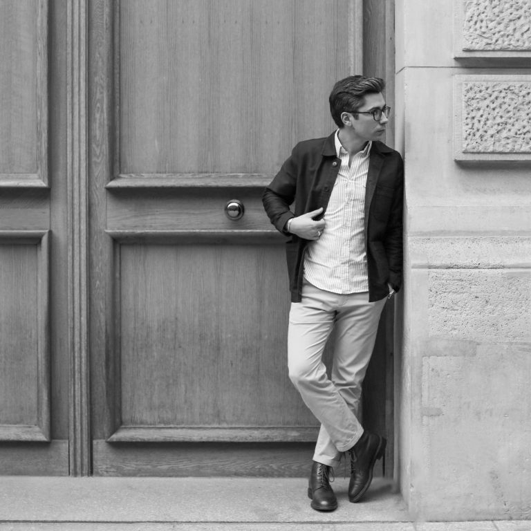Chemise sur mesure Swann Paris en oxford Albini à deux poches plaquées, portée par Arnaud Chanteloup