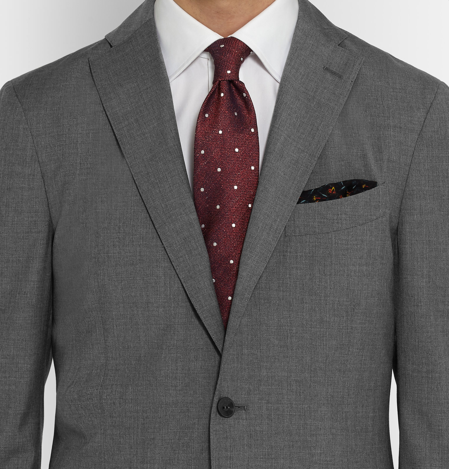 choisir cravate costume gris