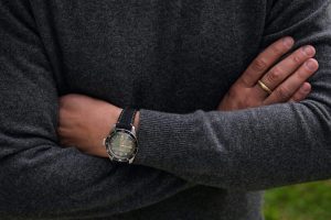 Reflets boitier acier bronze montre Oris Momotaro