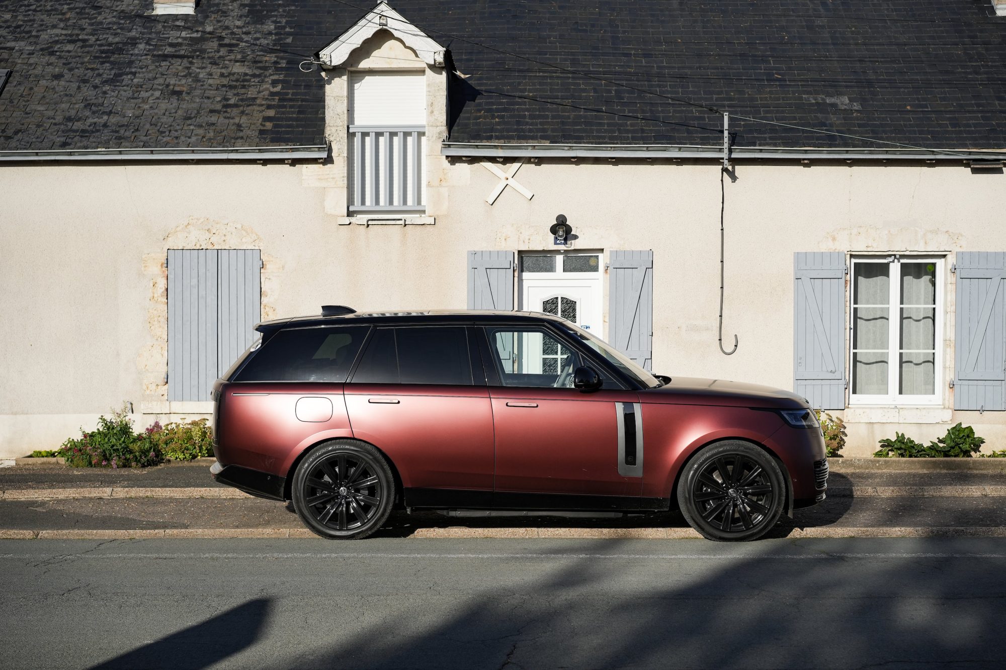 Range Rover SV de profil