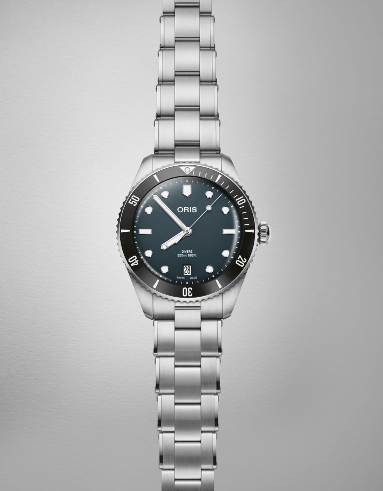 Montre Oris Divers Date automatique à cadran bleu et bracelet acier, 39 mm