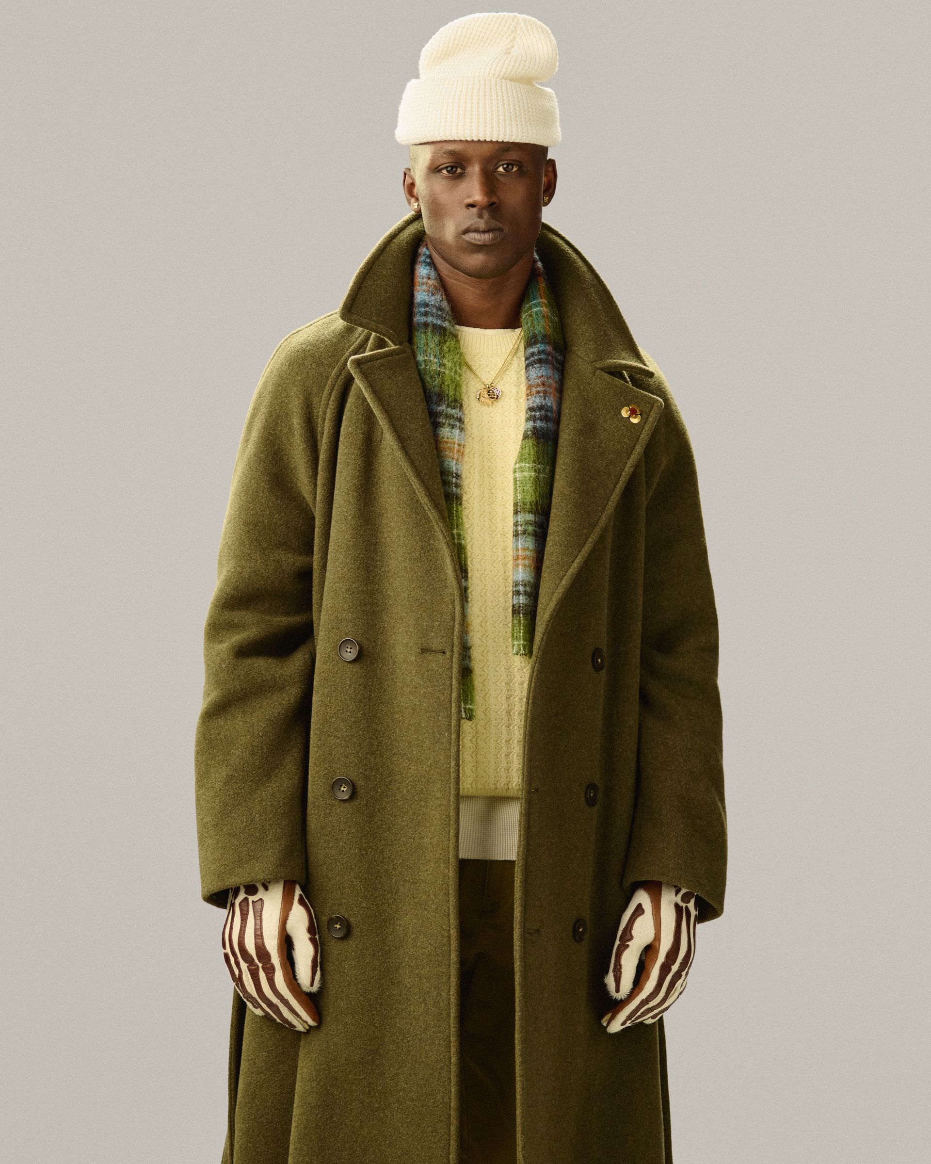 look homme manteau vert gants bonnet aime leon dore