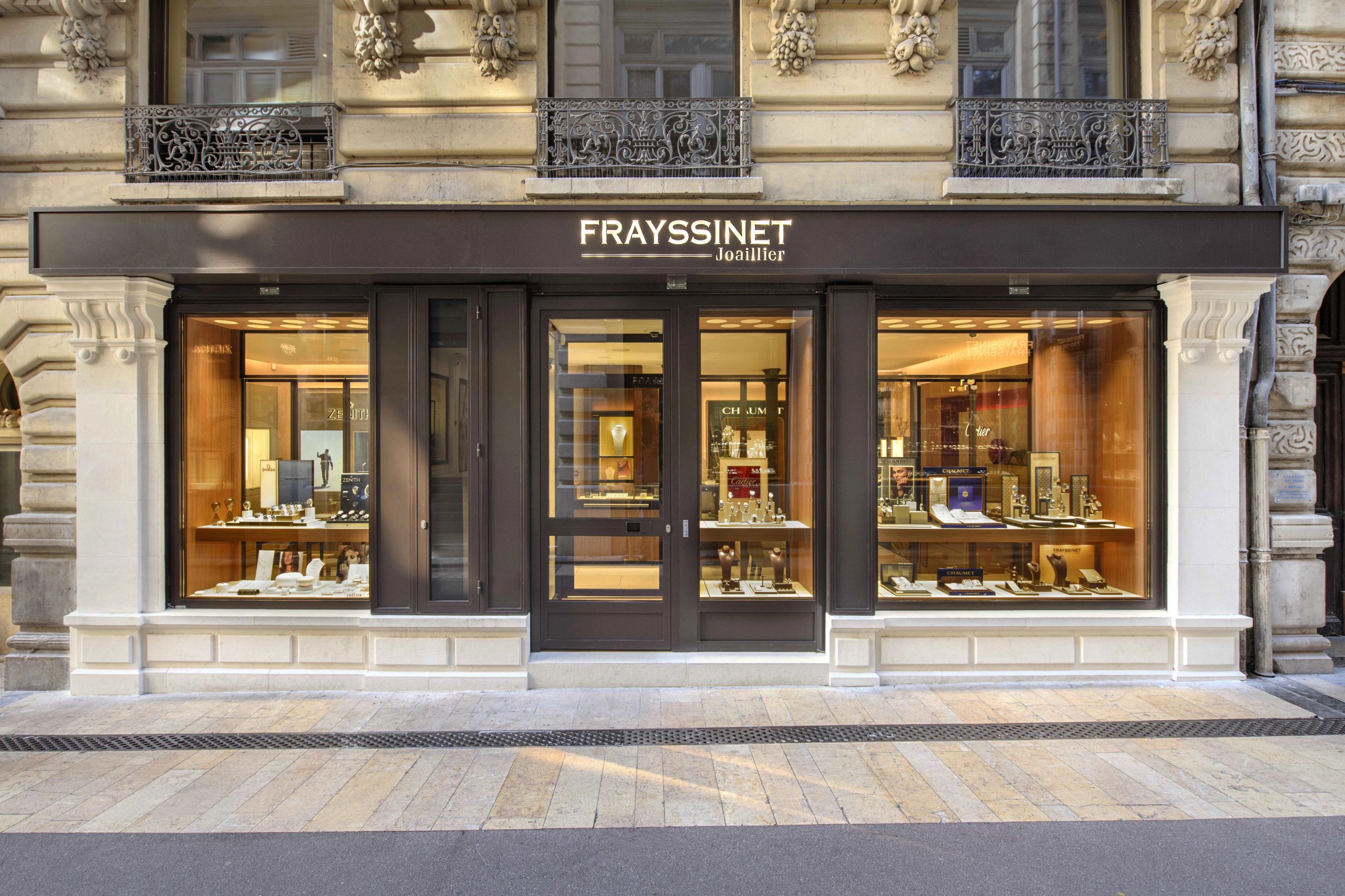 DEVANTURE BOUTIQUE FRAYSSINNET