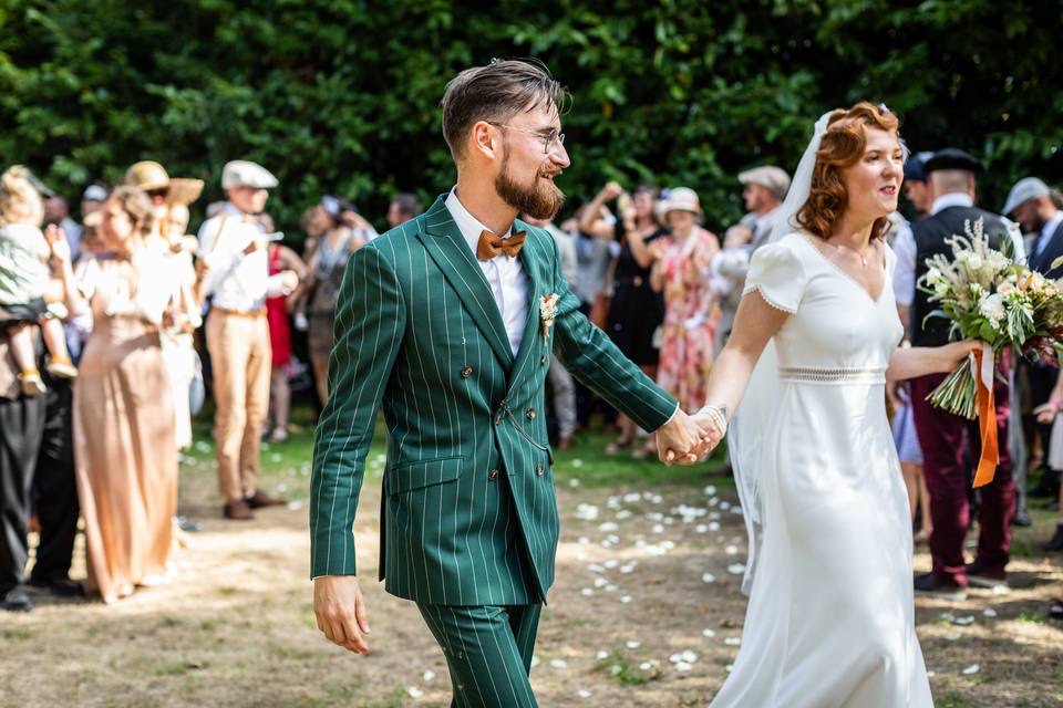 Couple de mariés en costume Atelier Coqlico