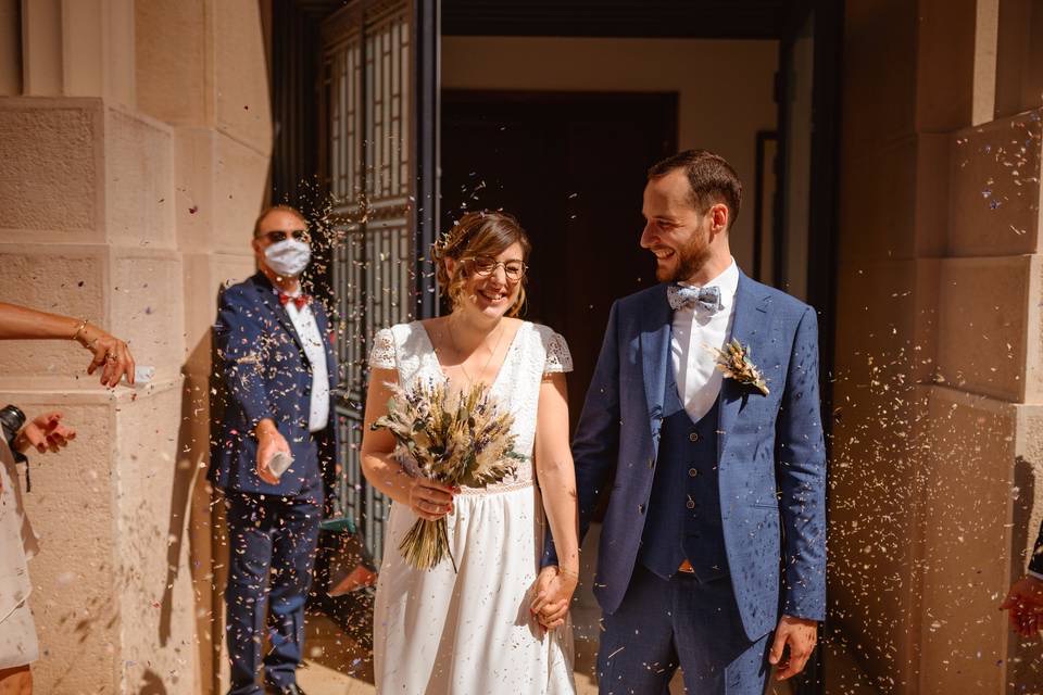 Couple de mariés en costume Tailor Trucks