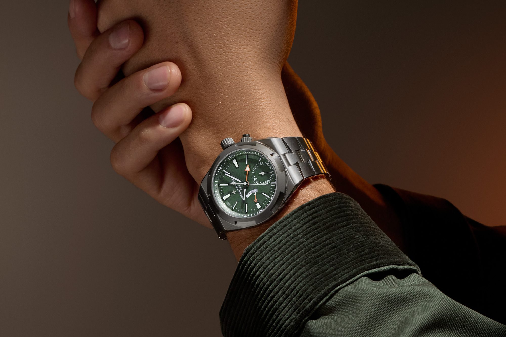 Vacheron Constantin Overseas Dual Time Cardinal Points portee