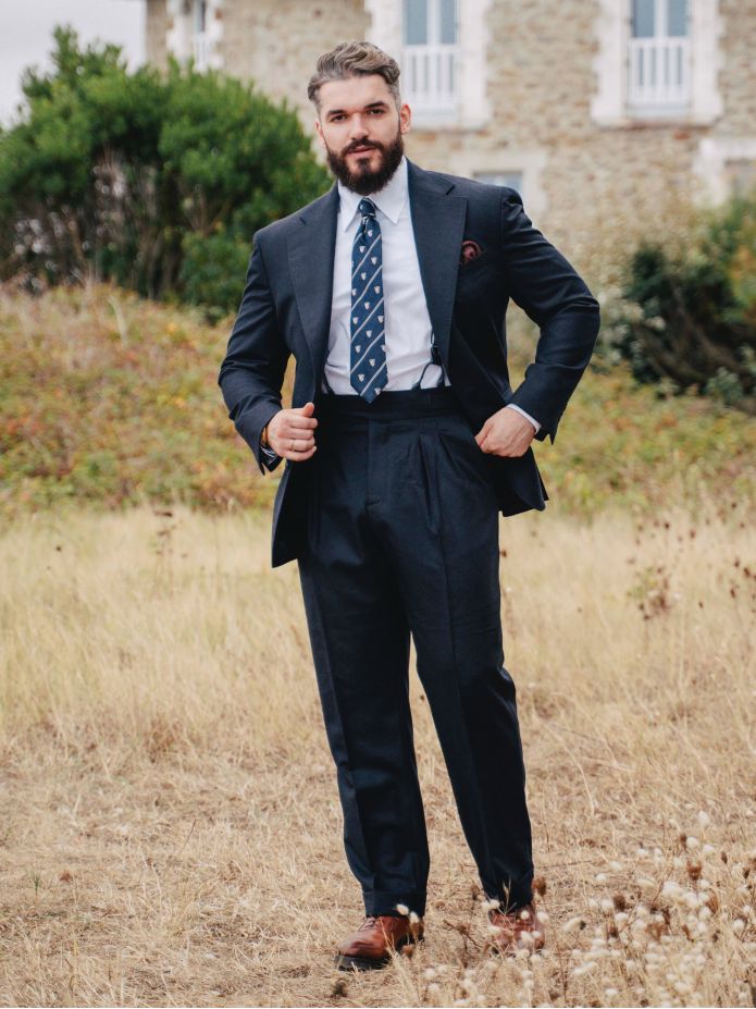 Costume The Nines Dharan en flanelle de laine bleu marine, veste droite et pantalon gurkha