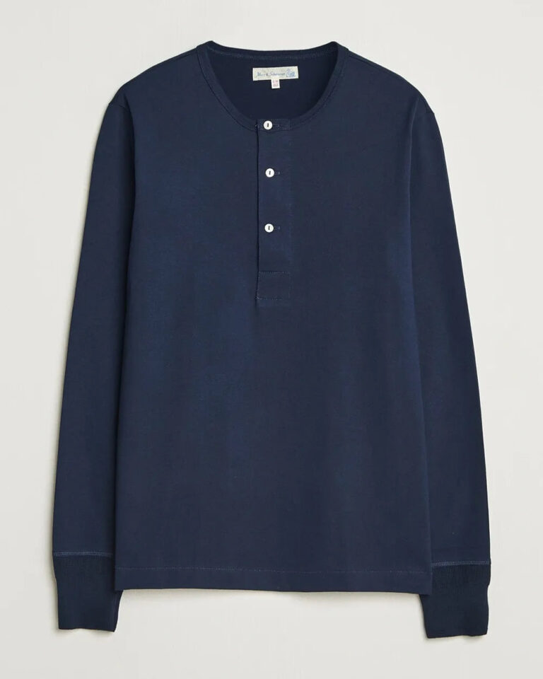 Henley manches longues 2M06 bleu encre en coton bio, Merz b. Schwanen, porté