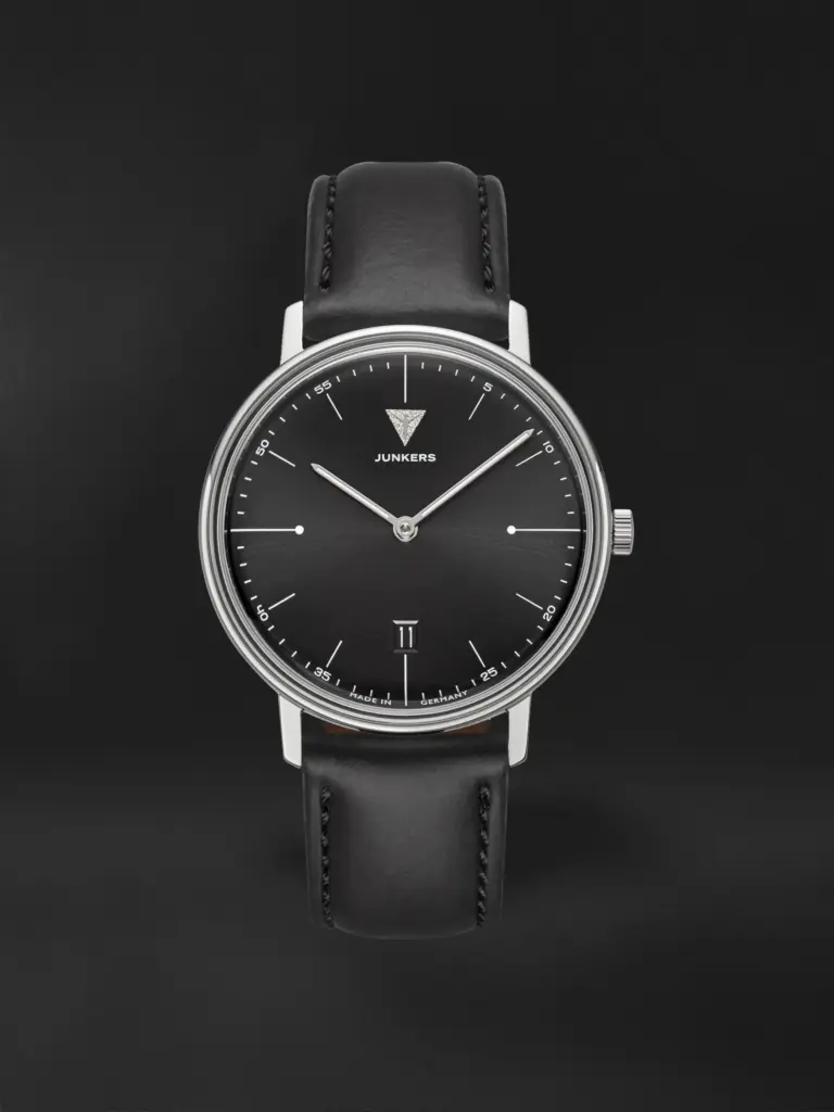 Montre Junkers Bauhaus 40 à quartz, cadran noir, boîtier acier 40 mm et bracelet cuir noir