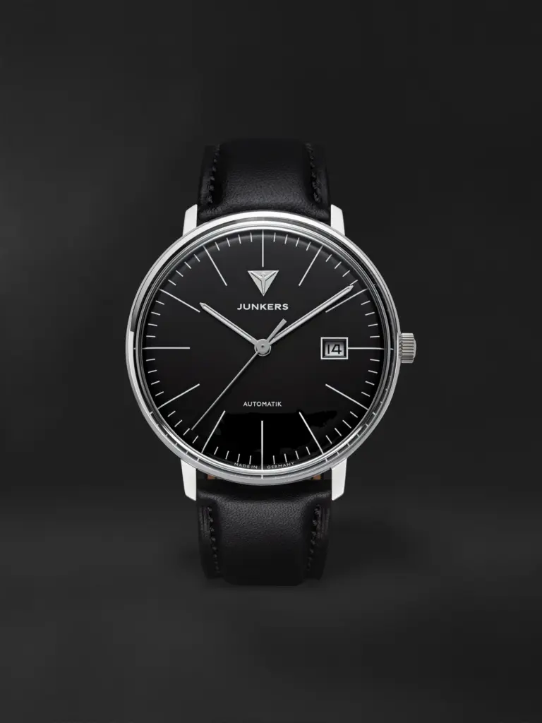 Montre Junkers Bauhaus Automatique à cadran noir, boîtier acier 40 mm et bracelet cuir noir