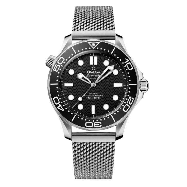 Montre Omega Seamaster Diver 300M automatique à cadran et lunette noirs, bracelet acier milanais, 42 mm