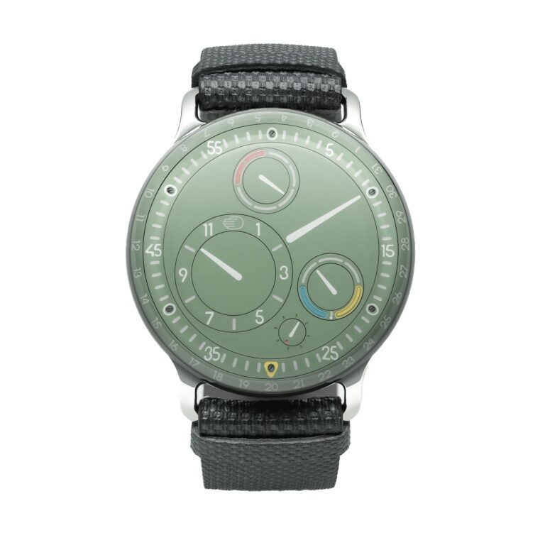 Montre Ressence Type 3 EE Eucalyptus en titane, cadran vert à bain d’huile et bracelet cuir gris, 44 mm