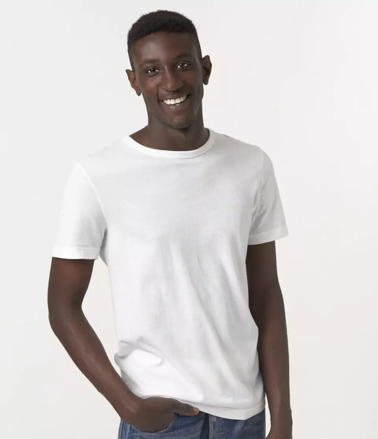 T-shirt 1950s Good Originals blanc en coton bio tricoté sur métier loopwheel, Merz b. Schwanen, porté